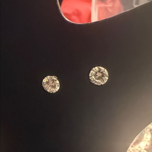 Elegant Silver Stud Earrings 10kt WG - Picture 6 of 10